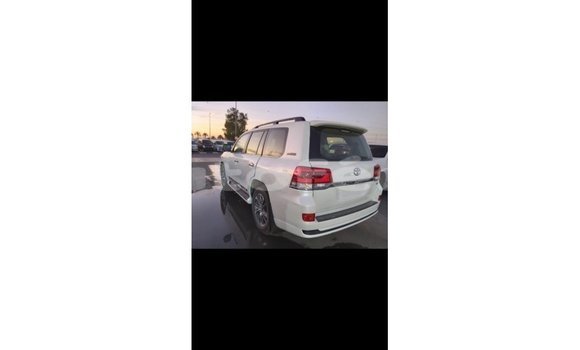 Buy Import Toyota Land Cruiser White Car in Import - Dubai in Marquesas Buy Import Toyota Land Cruiser White Car in Import - Dubai in Marquesas