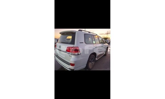 Buy Import Toyota Land Cruiser White Car in Import - Dubai in Marquesas Buy Import Toyota Land Cruiser White Car in Import - Dubai in Marquesas