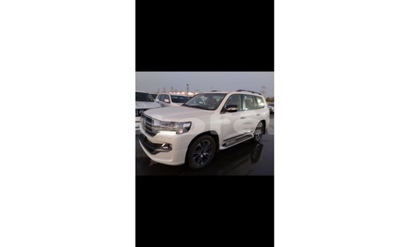 Buy Import Toyota Land Cruiser White Car in Import - Dubai in Marquesas Buy Import Toyota Land Cruiser White Car in Import - Dubai in Marquesas