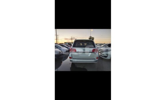 Buy Import Toyota Land Cruiser White Car in Import - Dubai in Marquesas Buy Import Toyota Land Cruiser White Car in Import - Dubai in Marquesas