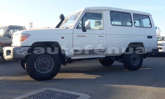 Acheter Import Voiture Toyota Land Cruiser Blanc à Import - Dubai, Marquesas Acheter Import Voiture Toyota Land Cruiser Blanc à Import - Dubai, Marquesas
