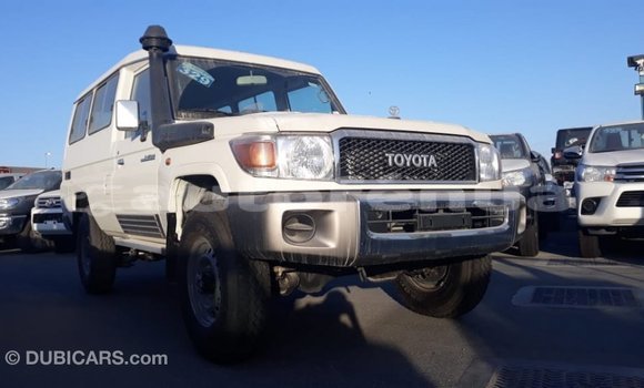 Acheter Import Voiture Toyota Land Cruiser Blanc à Import - Dubai, Marquesas Acheter Import Voiture Toyota Land Cruiser Blanc à Import - Dubai, Marquesas