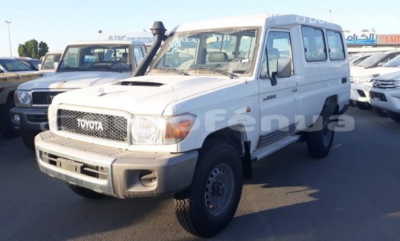 Acheter Import Voiture Toyota Land Cruiser Blanc à Import - Dubai, Marquesas Acheter Import Voiture Toyota Land Cruiser Blanc à Import - Dubai, Marquesas