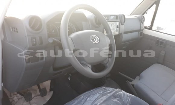 Acheter Import Voiture Toyota Land Cruiser Blanc à Import - Dubai, Marquesas Acheter Import Voiture Toyota Land Cruiser Blanc à Import - Dubai, Marquesas