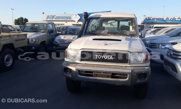 Acheter Import Voiture Toyota Land Cruiser Blanc à Import - Dubai, Marquesas Acheter Import Voiture Toyota Land Cruiser Blanc à Import - Dubai, Marquesas