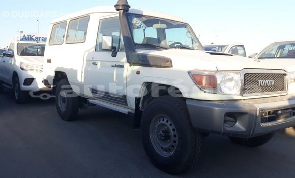 Acheter Import Voiture Toyota Land Cruiser Blanc à Import - Dubai, Marquesas Acheter Import Voiture Toyota Land Cruiser Blanc à Import - Dubai, Marquesas