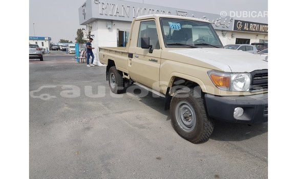 Acheter Import Voiture Toyota Land Cruiser Beige à Import - Dubai, Marquesas Acheter Import Voiture Toyota Land Cruiser Beige à Import - Dubai, Marquesas