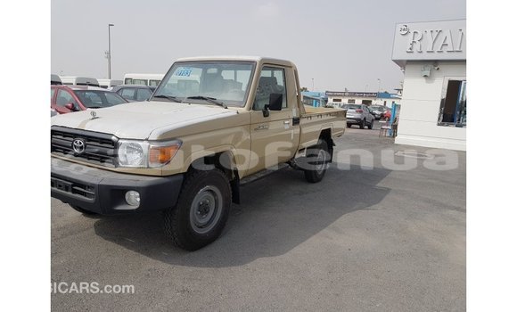 Acheter Import Voiture Toyota Land Cruiser Beige à Import - Dubai, Marquesas Acheter Import Voiture Toyota Land Cruiser Beige à Import - Dubai, Marquesas