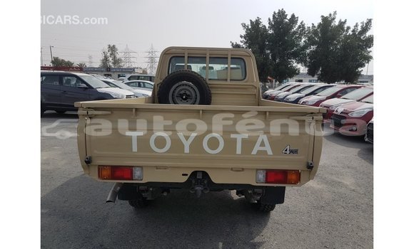Acheter Import Voiture Toyota Land Cruiser Beige à Import - Dubai, Marquesas Acheter Import Voiture Toyota Land Cruiser Beige à Import - Dubai, Marquesas