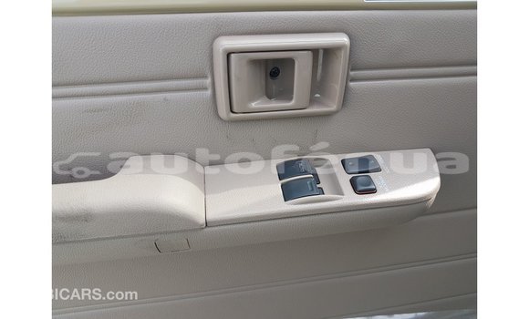 Acheter Import Voiture Toyota Land Cruiser Beige à Import - Dubai, Marquesas Acheter Import Voiture Toyota Land Cruiser Beige à Import - Dubai, Marquesas