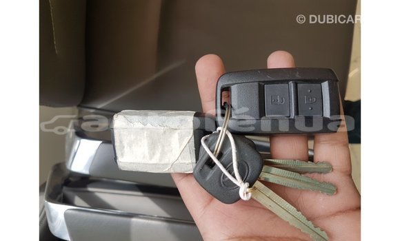 Acheter Import Voiture Toyota Land Cruiser Beige à Import - Dubai, Marquesas Acheter Import Voiture Toyota Land Cruiser Beige à Import - Dubai, Marquesas