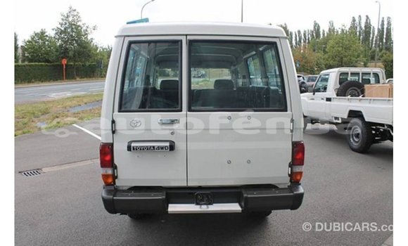 Buy Import Toyota Land Cruiser White Car in Import - Dubai in Marquesas Buy Import Toyota Land Cruiser White Car in Import - Dubai in Marquesas