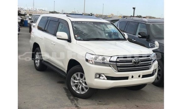 Acheter Import Voiture Toyota Land Cruiser Blanc à Import - Dubai, Marquesas Acheter Import Voiture Toyota Land Cruiser Blanc à Import - Dubai, Marquesas
