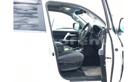 Acheter Import Voiture Toyota Land Cruiser Blanc à Import - Dubai, Marquesas Acheter Import Voiture Toyota Land Cruiser Blanc à Import - Dubai, Marquesas