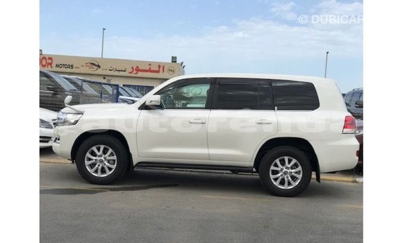 Acheter Import Voiture Toyota Land Cruiser Blanc à Import - Dubai, Marquesas Acheter Import Voiture Toyota Land Cruiser Blanc à Import - Dubai, Marquesas