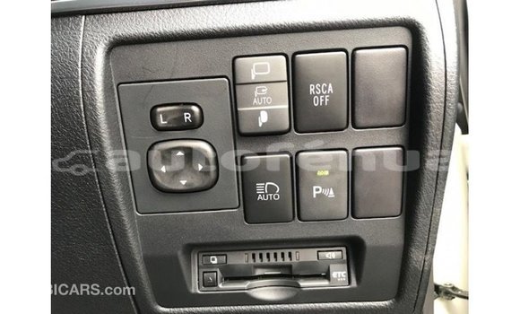 Acheter Import Voiture Toyota Land Cruiser Blanc à Import - Dubai, Marquesas Acheter Import Voiture Toyota Land Cruiser Blanc à Import - Dubai, Marquesas
