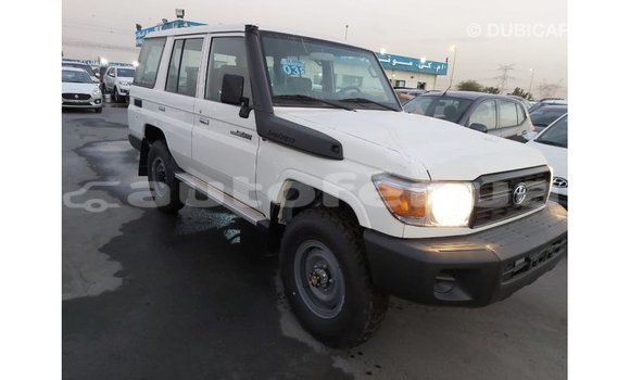 Acheter Import Voiture Toyota Land Cruiser Blanc à Import - Dubai, Marquesas Acheter Import Voiture Toyota Land Cruiser Blanc à Import - Dubai, Marquesas