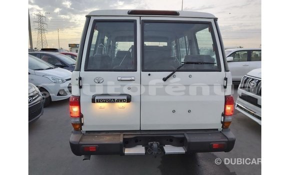 Acheter Import Voiture Toyota Land Cruiser Blanc à Import - Dubai, Marquesas Acheter Import Voiture Toyota Land Cruiser Blanc à Import - Dubai, Marquesas