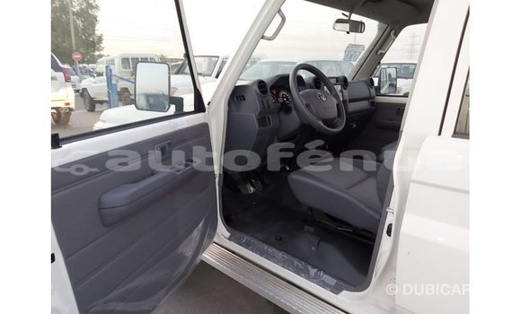 Acheter Import Voiture Toyota Land Cruiser Blanc à Import - Dubai, Marquesas Acheter Import Voiture Toyota Land Cruiser Blanc à Import - Dubai, Marquesas