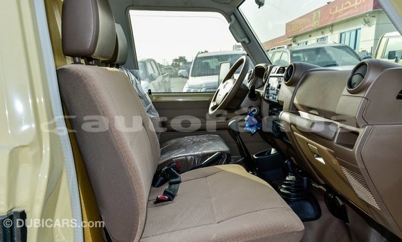 Acheter Import Voiture Toyota Land Cruiser Beige à Import - Dubai, Marquesas Acheter Import Voiture Toyota Land Cruiser Beige à Import - Dubai, Marquesas