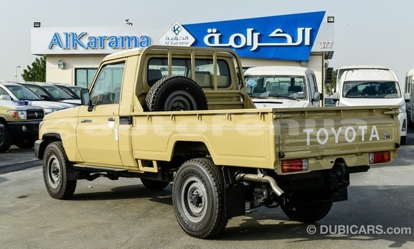 Acheter Import Voiture Toyota Land Cruiser Beige à Import - Dubai, Marquesas Acheter Import Voiture Toyota Land Cruiser Beige à Import - Dubai, Marquesas