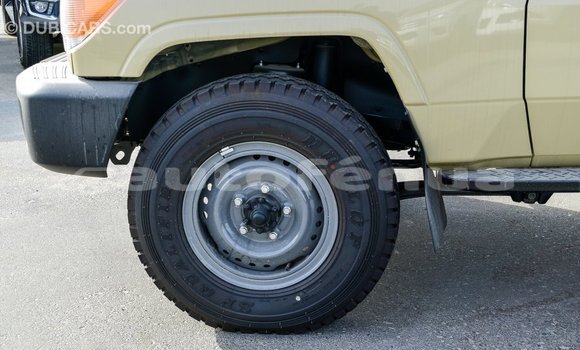 Acheter Import Voiture Toyota Land Cruiser Beige à Import - Dubai, Marquesas Acheter Import Voiture Toyota Land Cruiser Beige à Import - Dubai, Marquesas