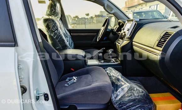 Acheter Import Voiture Toyota Land Cruiser Blanc à Import - Dubai, Marquesas Acheter Import Voiture Toyota Land Cruiser Blanc à Import - Dubai, Marquesas