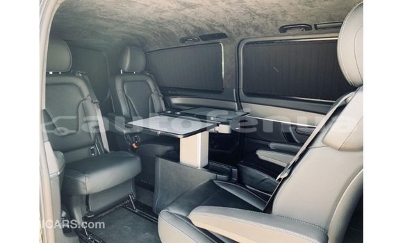 Acheter Import Voiture Mercedes-Benz 250 Noir à Import - Dubai, Marquesas Acheter Import Voiture Mercedes-Benz 250 Noir à Import - Dubai, Marquesas