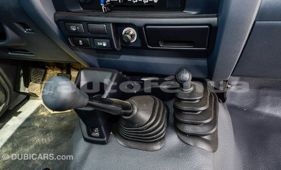 Acheter Import Voiture Toyota Land Cruiser Blanc à Import - Dubai, Marquesas Acheter Import Voiture Toyota Land Cruiser Blanc à Import - Dubai, Marquesas