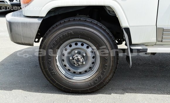 Acheter Import Voiture Toyota Land Cruiser Blanc à Import - Dubai, Marquesas Acheter Import Voiture Toyota Land Cruiser Blanc à Import - Dubai, Marquesas