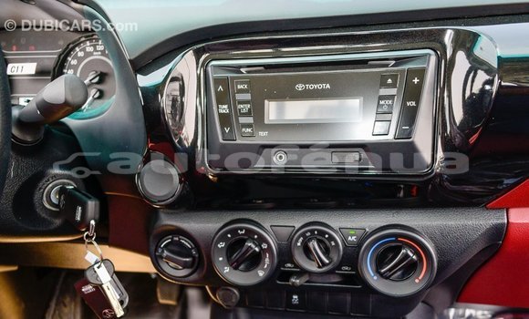 Acheter Import Voiture Toyota Hilux Blanc à Import - Dubai, Marquesas Acheter Import Voiture Toyota Hilux Blanc à Import - Dubai, Marquesas