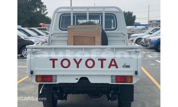 Buy Import Toyota Land Cruiser White Car in Import - Dubai in Marquesas Buy Import Toyota Land Cruiser White Car in Import - Dubai in Marquesas