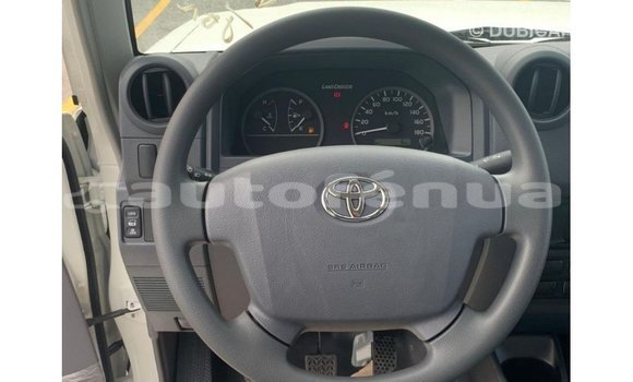 Buy Import Toyota Land Cruiser White Car in Import - Dubai in Marquesas Buy Import Toyota Land Cruiser White Car in Import - Dubai in Marquesas