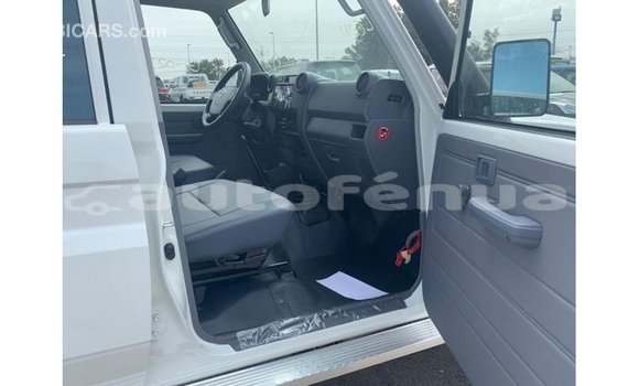 Buy Import Toyota Land Cruiser White Car in Import - Dubai in Marquesas Buy Import Toyota Land Cruiser White Car in Import - Dubai in Marquesas