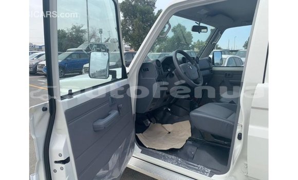 Buy Import Toyota Land Cruiser White Car in Import - Dubai in Marquesas Buy Import Toyota Land Cruiser White Car in Import - Dubai in Marquesas