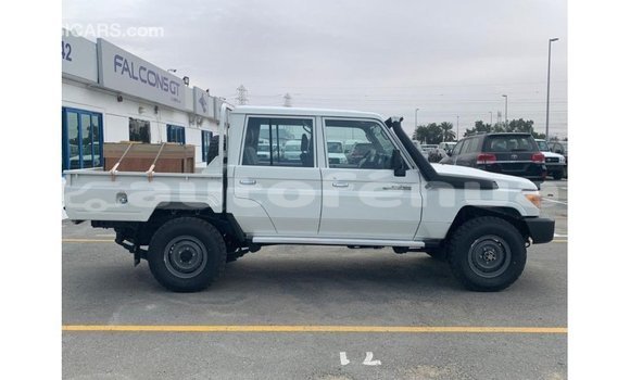 Buy Import Toyota Land Cruiser White Car in Import - Dubai in Marquesas Buy Import Toyota Land Cruiser White Car in Import - Dubai in Marquesas