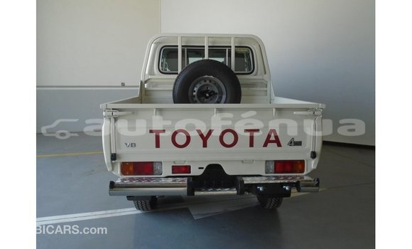 Acheter Import Voiture Toyota Land Cruiser Blanc à Import - Dubai, Marquesas Acheter Import Voiture Toyota Land Cruiser Blanc à Import - Dubai, Marquesas