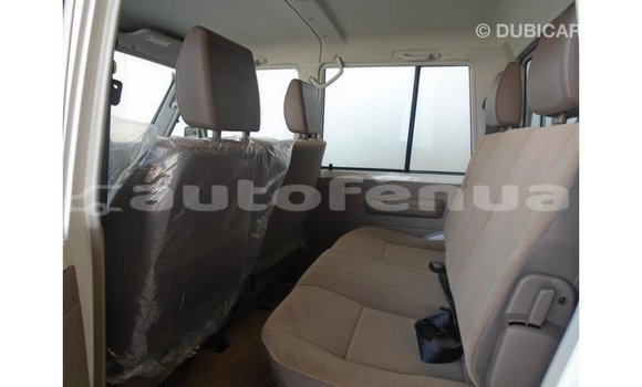 Acheter Import Voiture Toyota Land Cruiser Blanc à Import - Dubai, Marquesas Acheter Import Voiture Toyota Land Cruiser Blanc à Import - Dubai, Marquesas