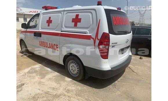 Buy Import Hyundai Chorus White Truck in Import - Dubai in Marquesas Buy Import Hyundai Chorus White Truck in Import - Dubai in Marquesas