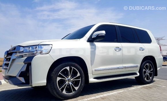Acheter Import Voiture Toyota Land Cruiser Blanc à Import - Dubai, Marquesas Acheter Import Voiture Toyota Land Cruiser Blanc à Import - Dubai, Marquesas