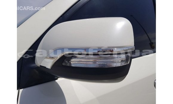 Acheter Import Voiture Toyota Land Cruiser Blanc à Import - Dubai, Marquesas Acheter Import Voiture Toyota Land Cruiser Blanc à Import - Dubai, Marquesas