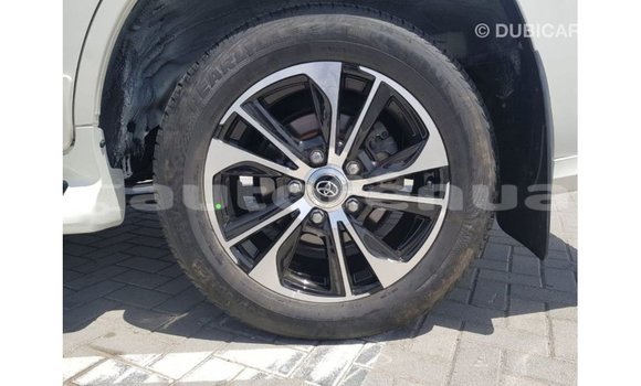 Acheter Import Voiture Toyota Land Cruiser Blanc à Import - Dubai, Marquesas Acheter Import Voiture Toyota Land Cruiser Blanc à Import - Dubai, Marquesas