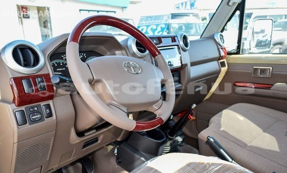 Acheter Import Voiture Toyota Land Cruiser Beige à Import - Dubai, Marquesas Acheter Import Voiture Toyota Land Cruiser Beige à Import - Dubai, Marquesas