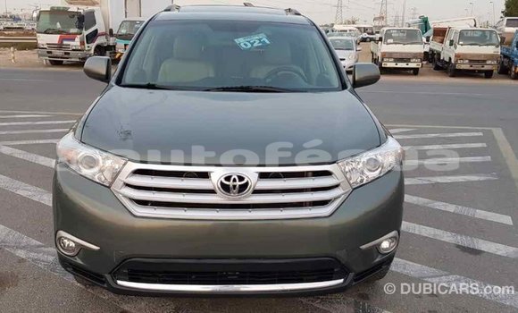 Acheter Import Voiture Toyota Highlander Vert à Import - Dubai, Marquesas Acheter Import Voiture Toyota Highlander Vert à Import - Dubai, Marquesas
