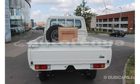 Buy Import Toyota Land Cruiser White Car in Import - Dubai in Marquesas Buy Import Toyota Land Cruiser White Car in Import - Dubai in Marquesas