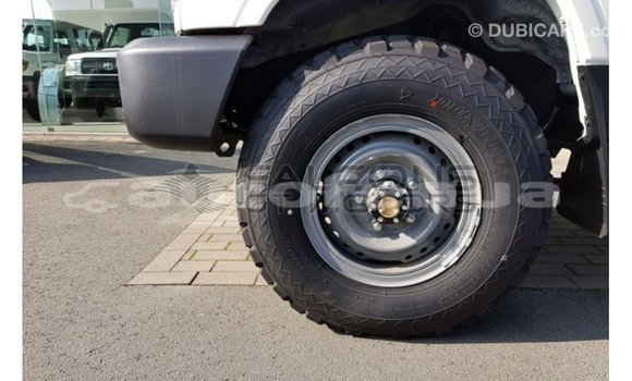 Buy Import Toyota Land Cruiser White Car in Import - Dubai in Marquesas Buy Import Toyota Land Cruiser White Car in Import - Dubai in Marquesas