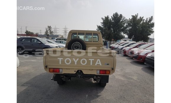 Acheter Import Voiture Toyota Land Cruiser Beige à Import - Dubai, Marquesas Acheter Import Voiture Toyota Land Cruiser Beige à Import - Dubai, Marquesas