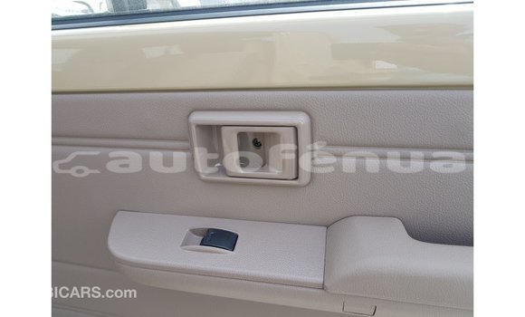 Acheter Import Voiture Toyota Land Cruiser Beige à Import - Dubai, Marquesas Acheter Import Voiture Toyota Land Cruiser Beige à Import - Dubai, Marquesas