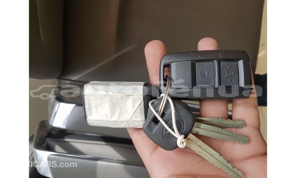 Acheter Import Voiture Toyota Land Cruiser Beige à Import - Dubai, Marquesas Acheter Import Voiture Toyota Land Cruiser Beige à Import - Dubai, Marquesas