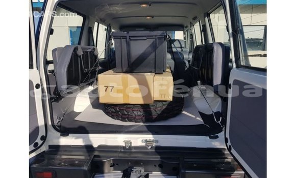 Acheter Import Voiture Toyota Land Cruiser Blanc à Import - Dubai, Marquesas Acheter Import Voiture Toyota Land Cruiser Blanc à Import - Dubai, Marquesas